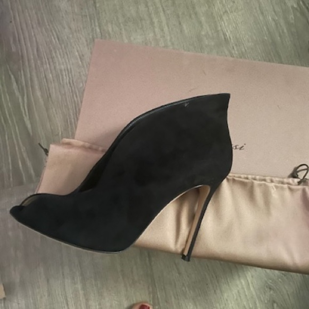 !!!!!SOLD!!!! Gianvito Rossi